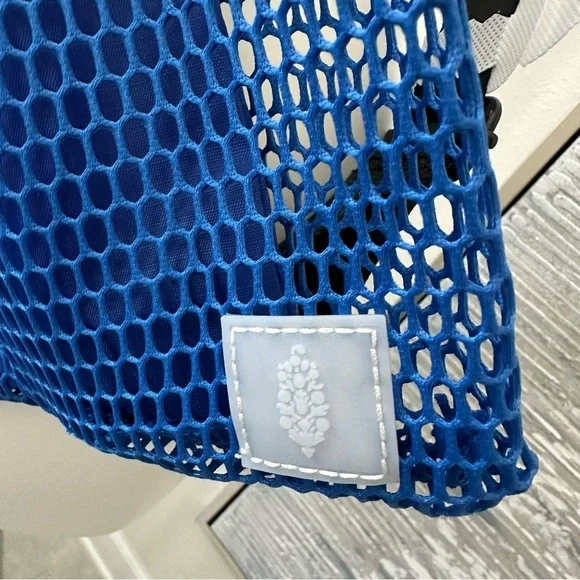 FP Movement Mini Mesh Sling Bag - Picture 6 of 13